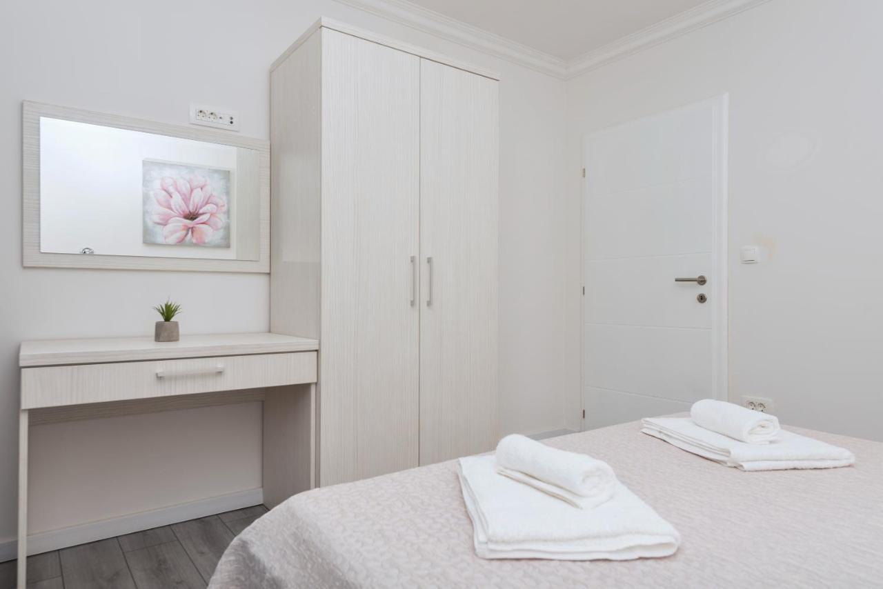 Apartments Petrusic Makarska Eksteriør billede